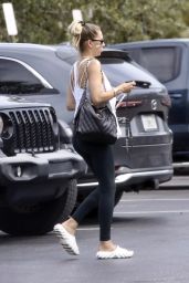 Anna Kournikova Steps Out in Miami Beach in Summer Whites