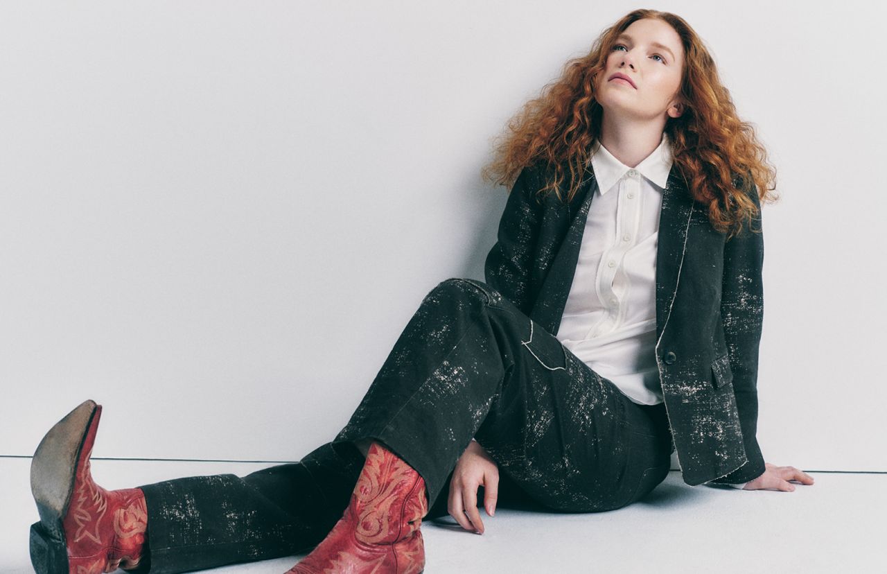Annalise Basso Unveils Ethereal Editorial in Schön! Magazine