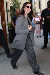 Anne Hathaway Debuts Power Suit Precision on NYC Set of ‘Devil Wears Prada 2’