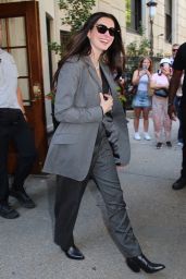 Anne Hathaway Debuts Power Suit Precision on NYC Set of ‘Devil Wears Prada 2’