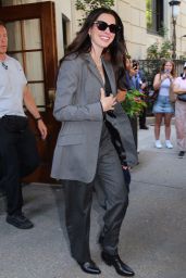 Anne Hathaway Debuts Power Suit Precision on NYC Set of ‘Devil Wears Prada 2’