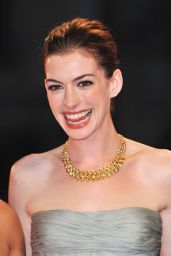 Anne Hathaway Debuts Whimsical Versace at Venice Premiere – 2008