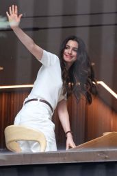Anne Hathaway: Devil Wears Prada 2 Set Style