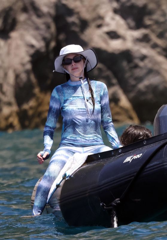 Anne Hathaway Embraces Riviera Chic on Amalfi Coast, July 6, 2025