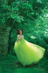 Anne Hathaway’s August Vogue Reverie: A Study in Cinematic Chic