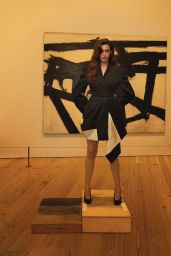 Anne Hathaway’s August Vogue Reverie: A Study in Cinematic Chic
