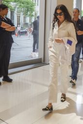 Anne Hathaway Spotted on 