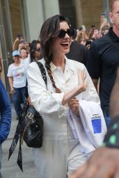 Anne Hathaway Spotted on 