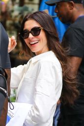 Anne Hathaway Spotted on 