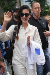 Anne Hathaway Spotted on 'Devil Wears Prada 2' Set, NYC