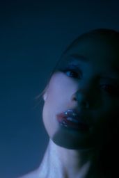 Ariana Grande Debuts 