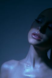 Ariana Grande Debuts 