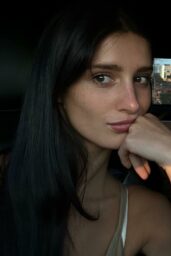 Audrey McGraw Unveils Car-Seat Cool in Nashville Glow