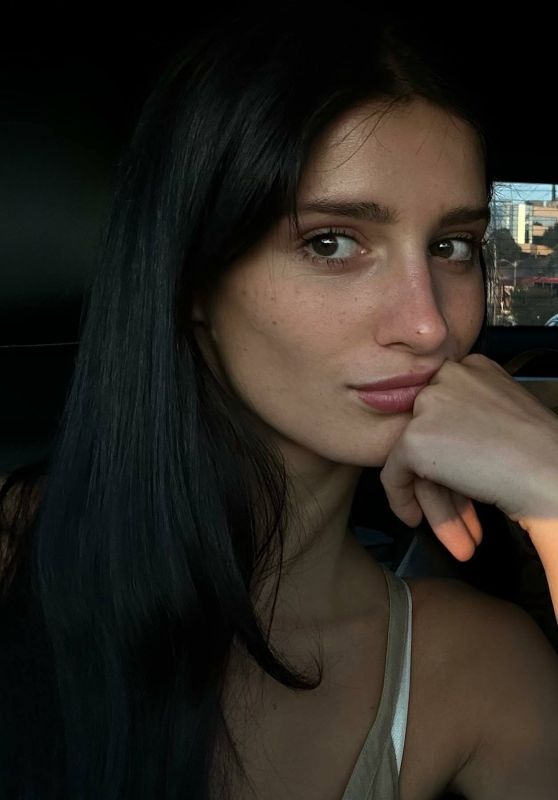 Audrey McGraw Unveils Car-Seat Cool in Nashville Glow