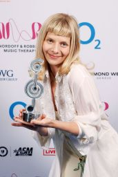 Aurora Unveils Ethereal Charm at Silver Clef Awards