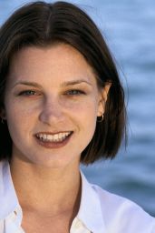 Bridget Fonda Unveils 90s Minimalism at Cannes 1993