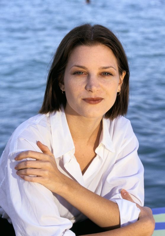 Bridget Fonda Unveils 90s Minimalism at Cannes 1993
