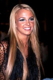 Britney Spears Channels Retro Noir at 1999 VMAs Arrival in Manhattan