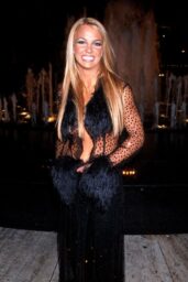 Britney Spears Channels Retro Noir at 1999 VMAs Arrival in Manhattan