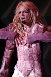 Britney Spears MTV Tokyo 2003 look