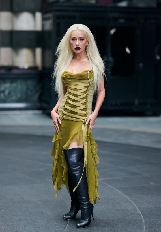 Christina Aguilera Rewears Versace for Burlesque Photocall – London, 2025