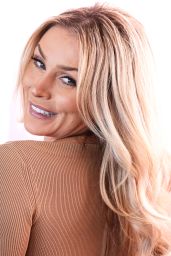 Courtney Stodden Unveils Sculpted Tan Mini for Lifetime Soiree