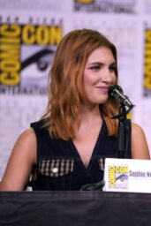 Dafne Keen Debuts Sharp Panel Style at Comic-Con