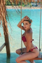 Daria Bondar Bikini Beach Vacation