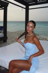 Débora Gomes: Embracing Vacation Vibes in Blue and White