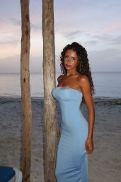 Débora Gomes: Embracing Vacation Vibes in Blue and White