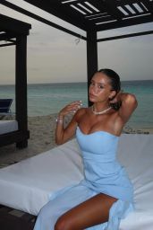 Débora Gomes: Embracing Vacation Vibes in Blue and White