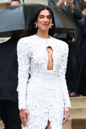 Dua Lipa Embraces Avian Couture at Schiaparelli’s Paris Show June 2025