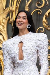 Dua Lipa Embraces Avian Couture at Schiaparelli’s Paris Show June 2025