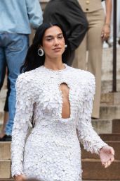 Dua Lipa Embraces Avian Couture at Schiaparelli’s Paris Show June 2025