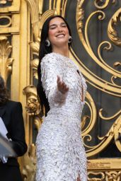 Dua Lipa Embraces Avian Couture at Schiaparelli’s Paris Show June 2025