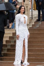 Dua Lipa Embraces Avian Couture at Schiaparelli’s Paris Show June 2025