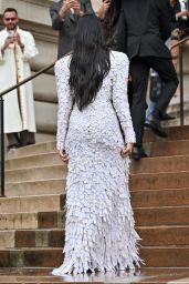 Dua Lipa Embraces Avian Couture at Schiaparelli’s Paris Show June 2025