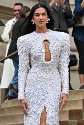 Dua Lipa Embraces Avian Couture at Schiaparelli’s Paris Show June 2025