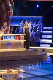 Elizabeth Banks Dazzles in "Press Your Luck"