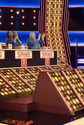 Elizabeth Banks Dazzles on Press Your Luck