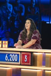 Elizabeth Banks Dazzles on Press Your Luck