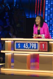 Elizabeth Banks Debuts Power Suit on Press Your Luck – July 10, 2025