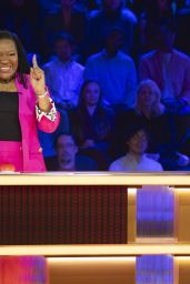 Elizabeth Banks Debuts Power Suit on Press Your Luck – July 10, 2025