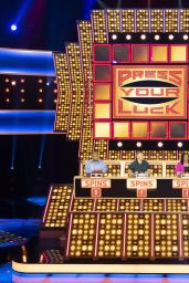 Elizabeth Banks Debuts Power Suit on Press Your Luck – July 10, 2025