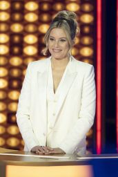 Elizabeth Banks Debuts Power Suit on Press Your Luck – July 10, 2025
