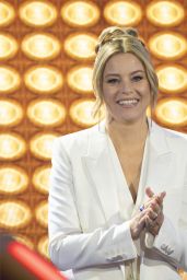 Elizabeth Banks Debuts Power Suit on Press Your Luck – July 10, 2025