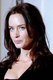 Emily Blunt Channels Classic Elegance at BAFTA Tea Party – Beverly Hills, Jan 14, 2007