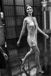 Emily Ratajkowski Debuts Gucci’s Python Revival on Seth Meyers