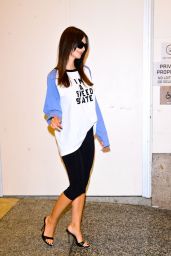 Emily Ratajkowski Revives Capri Cool in NYC Press Sprint – June 2025