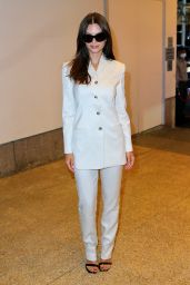 Emily Ratajkowski Unveils Crisp Suit Style in NYC